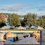100 Rizes Seaside Hotel