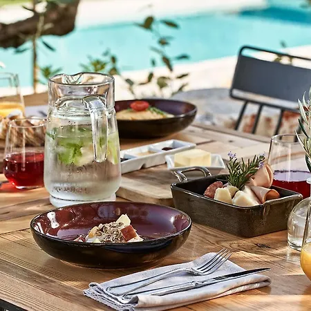 100 Rizes Seaside Hotel